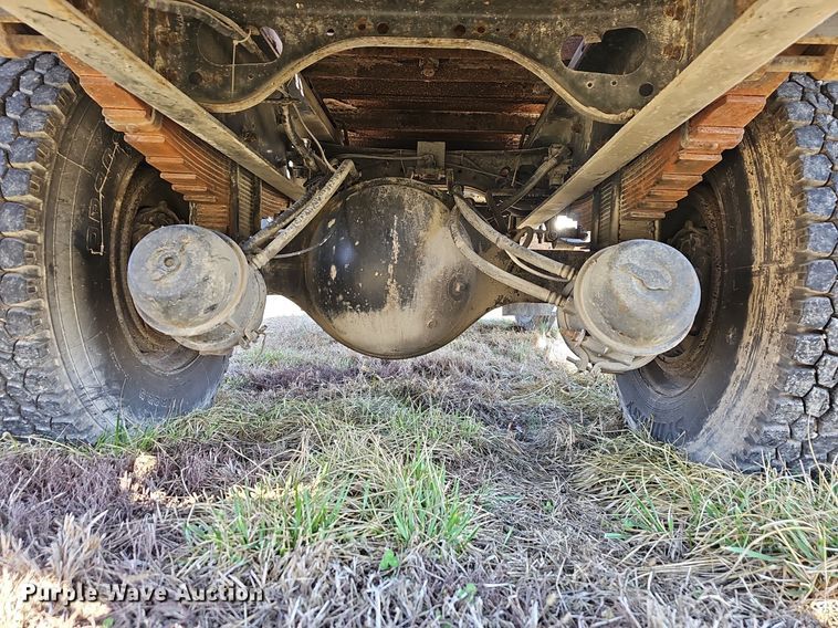 image for item EJ5916 2007 International 4400 flatbed truck