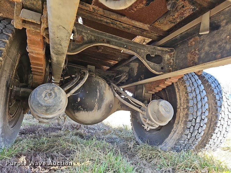 image for item EJ5916 2007 International 4400 flatbed truck