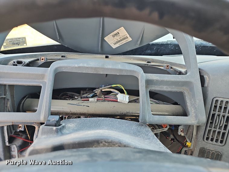 image for item EJ5916 2007 International 4400 flatbed truck