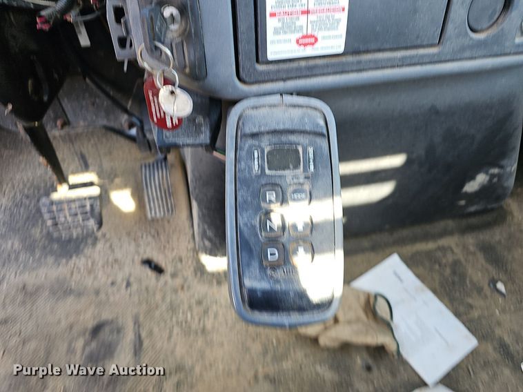 image for item EJ5916 2007 International 4400 flatbed truck