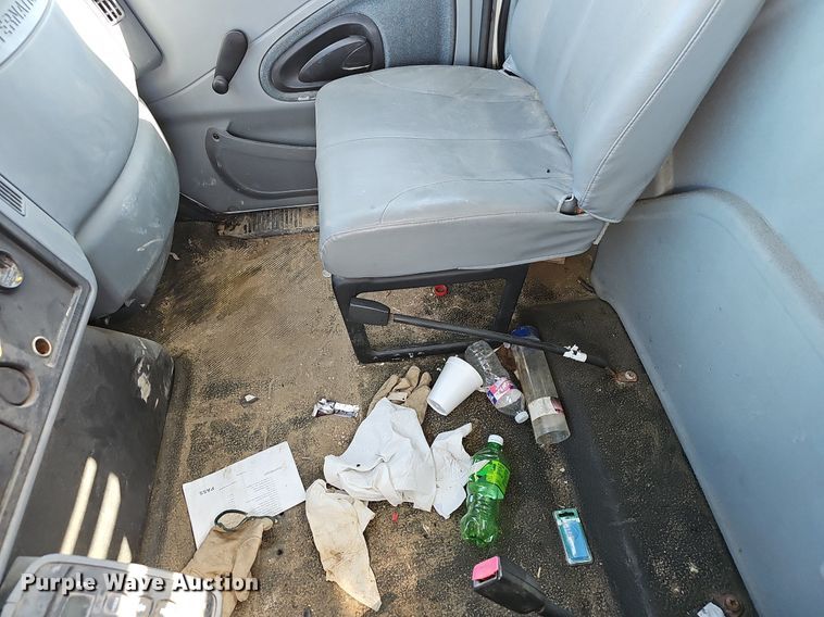 image for item EJ5916 2007 International 4400 flatbed truck