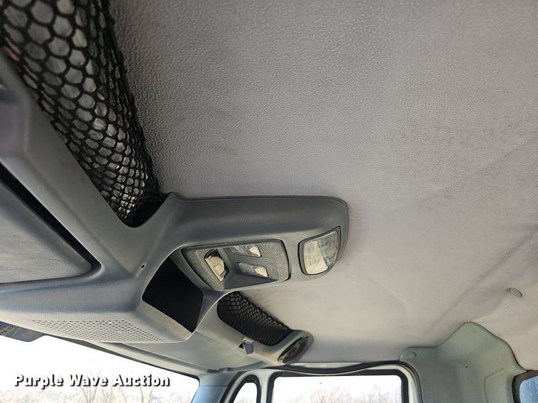 image for item EJ5916 2007 International 4400 flatbed truck