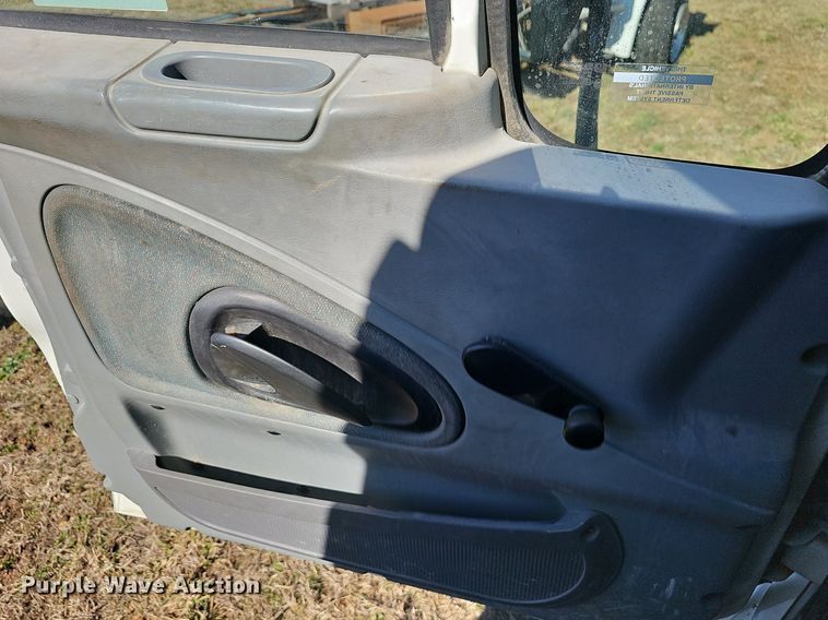 image for item EJ5916 2007 International 4400 flatbed truck