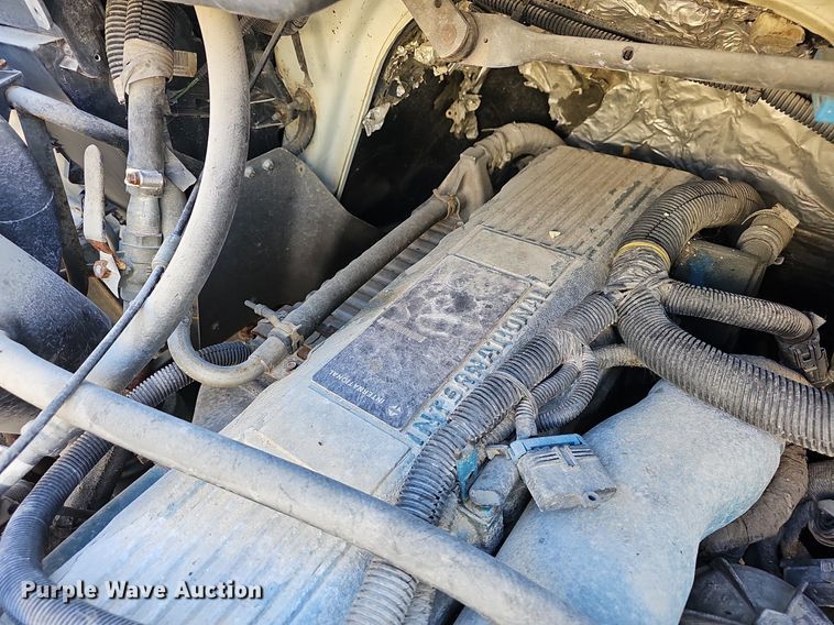 image for item EJ5916 2007 International 4400 flatbed truck