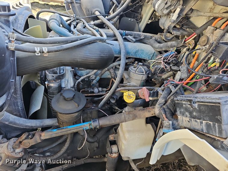 image for item EJ5916 2007 International 4400 flatbed truck