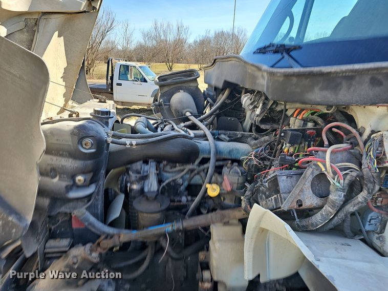 image for item EJ5916 2007 International 4400 flatbed truck