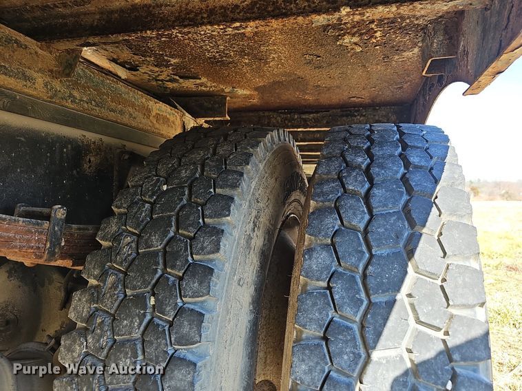 image for item EJ5916 2007 International 4400 flatbed truck