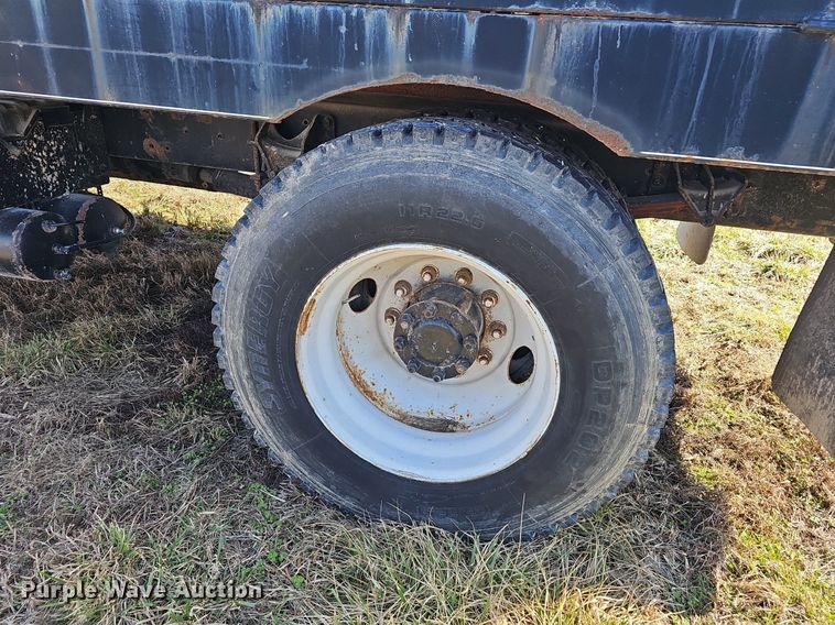 image for item EJ5916 2007 International 4400 flatbed truck