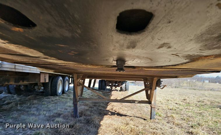 image for item EJ5919 1999 Trail Mobile dry van trailer