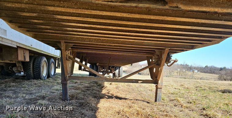 image for item EJ5919 1999 Trail Mobile dry van trailer