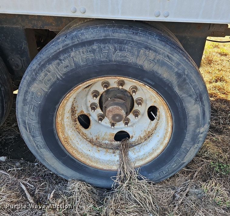 image for item EJ5919 1999 Trail Mobile dry van trailer