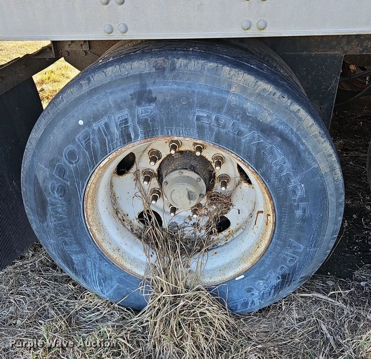 image for item EJ5919 1999 Trail Mobile dry van trailer