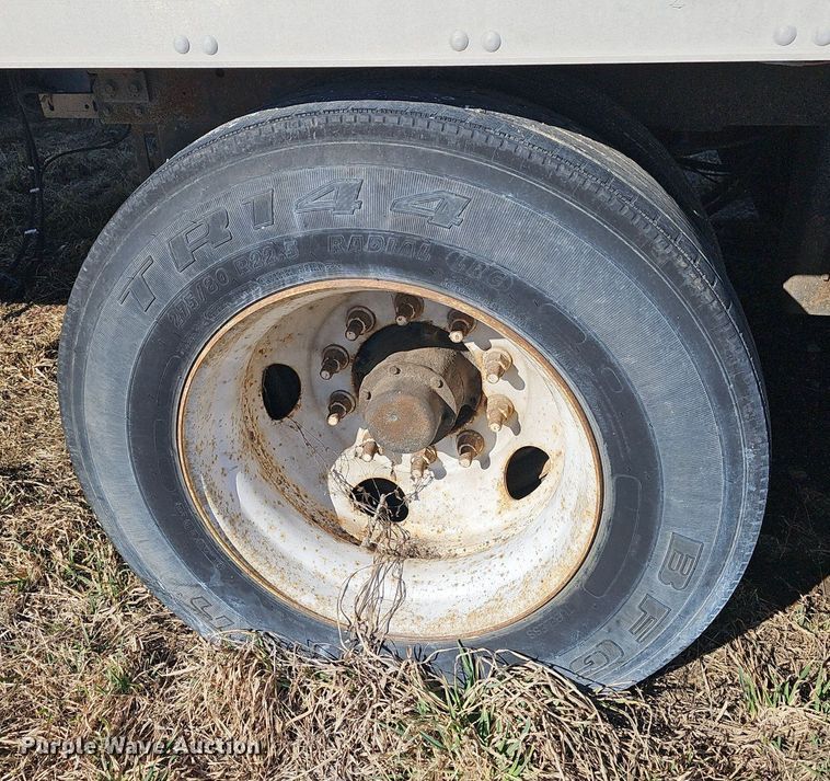 image for item EJ5919 1999 Trail Mobile dry van trailer