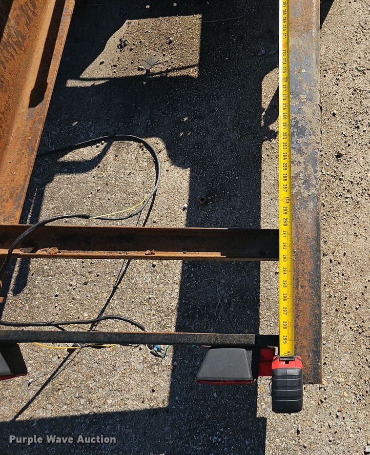 image for item EJ5920 2000 Mack CH613 truck cab and chassis