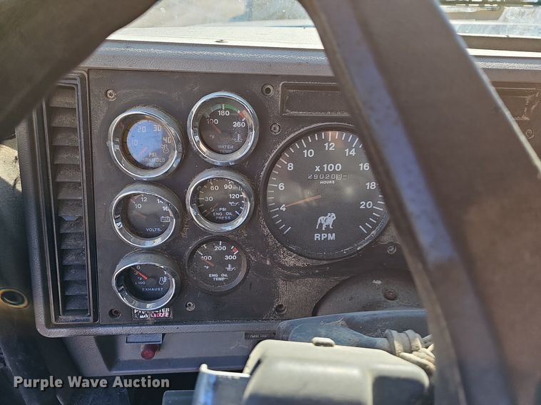 image for item EJ5920 2000 Mack CH613 truck cab and chassis