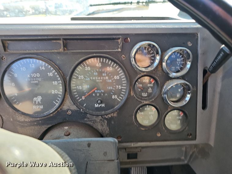 image for item EJ5920 2000 Mack CH613 truck cab and chassis