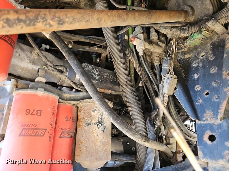 image for item EJ5920 2000 Mack CH613 truck cab and chassis