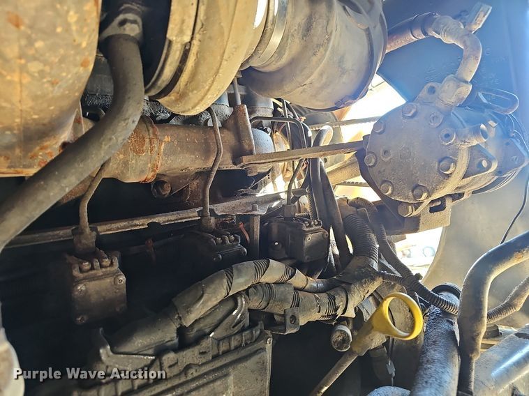 image for item EJ5920 2000 Mack CH613 truck cab and chassis