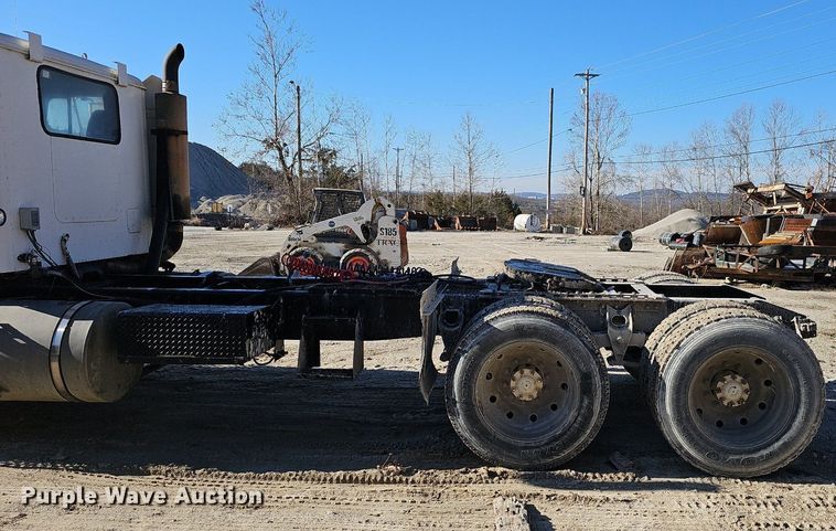 image for item EJ5929 1989 International 9300 semi truck