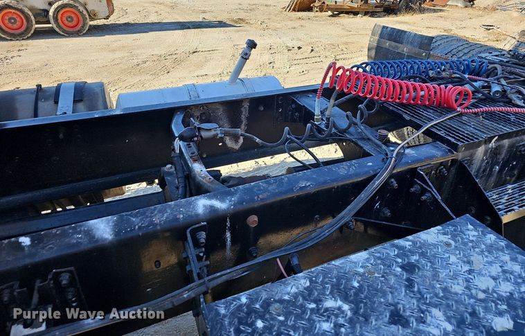 image for item EJ5929 1989 International 9300 semi truck