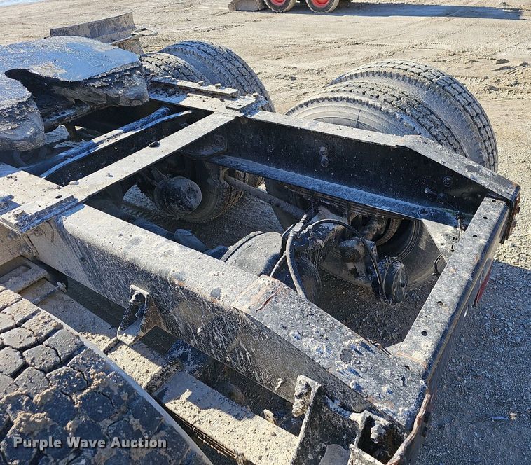 image for item EJ5929 1989 International 9300 semi truck