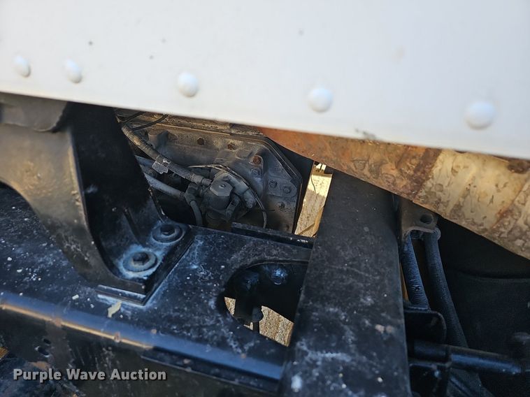 image for item EJ5929 1989 International 9300 semi truck