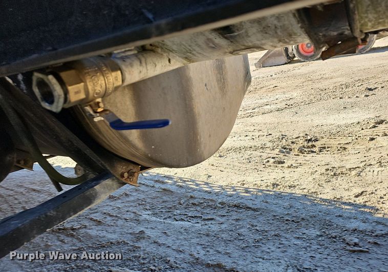 image for item EJ5929 1989 International 9300 semi truck