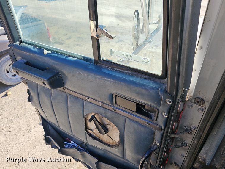 image for item EJ5929 1989 International 9300 semi truck