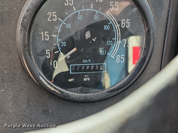 image for item EJ5929 1989 International 9300 semi truck