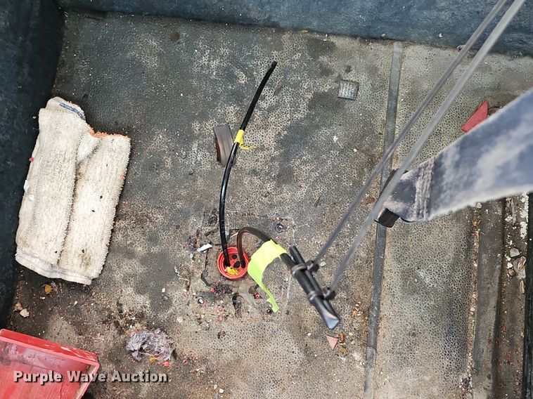 image for item EJ5929 1989 International 9300 semi truck