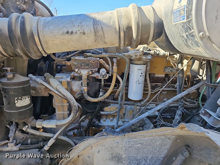 image for item EJ5929 1989 International 9300 semi truck