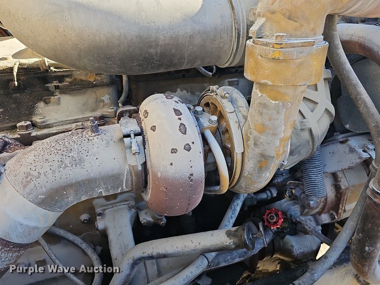 image for item EJ5929 1989 International 9300 semi truck