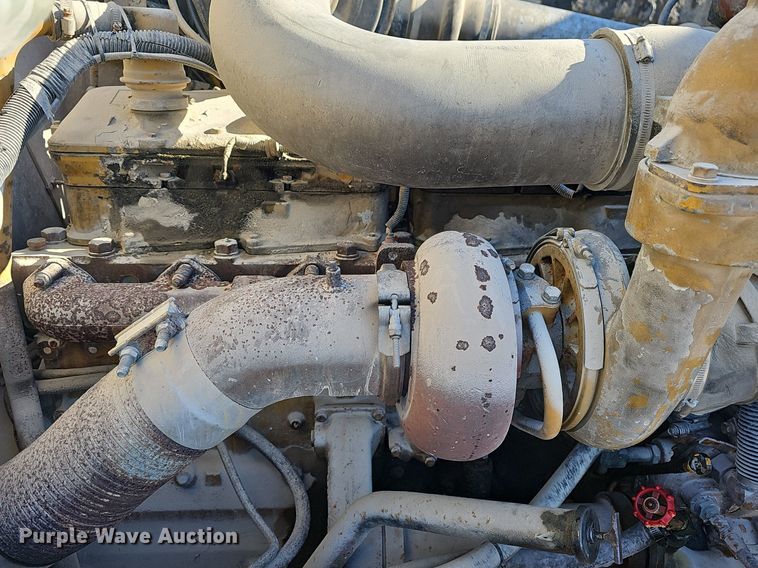 image for item EJ5929 1989 International 9300 semi truck