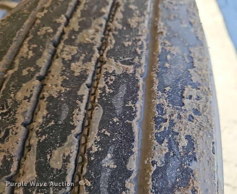 image for item EJ5929 1989 International 9300 semi truck