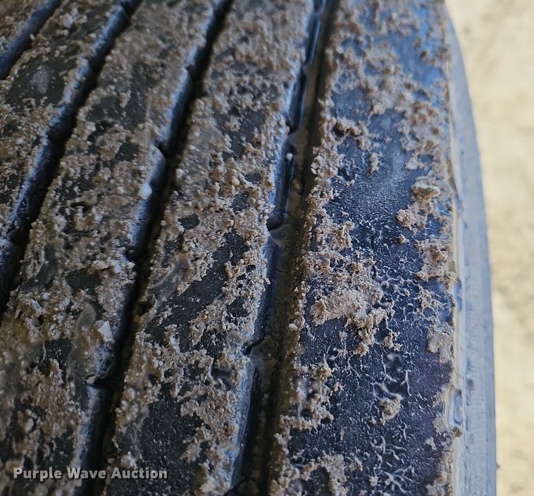 image for item EJ5929 1989 International 9300 semi truck