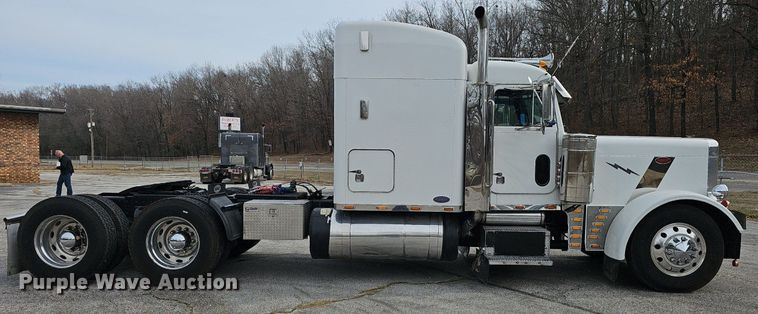 image for item EJ5952 1999 Peterbilt 379 semi truck