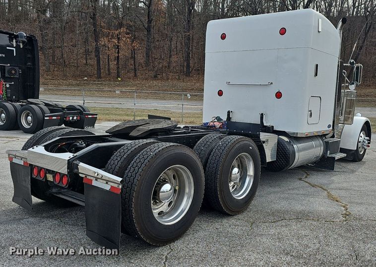 image for item EJ5952 1999 Peterbilt 379 semi truck