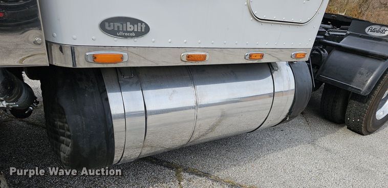 image for item EJ5952 1999 Peterbilt 379 semi truck