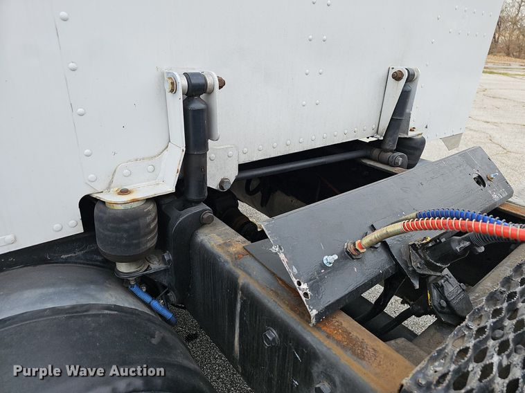 image for item EJ5952 1999 Peterbilt 379 semi truck