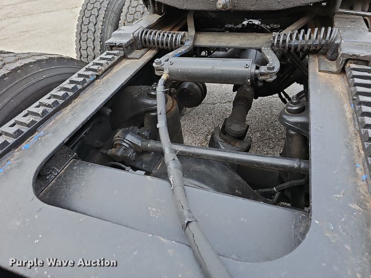 image for item EJ5952 1999 Peterbilt 379 semi truck