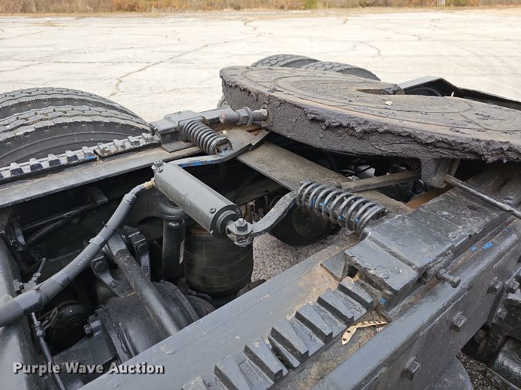 image for item EJ5952 1999 Peterbilt 379 semi truck