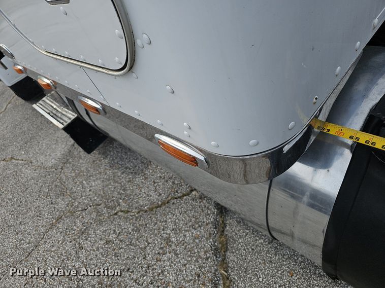 image for item EJ5952 1999 Peterbilt 379 semi truck