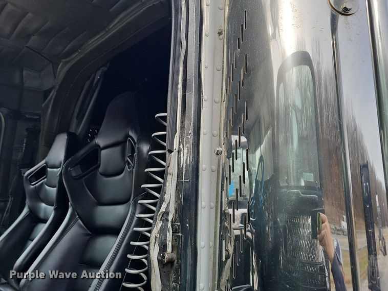 image for item EJ5952 1999 Peterbilt 379 semi truck