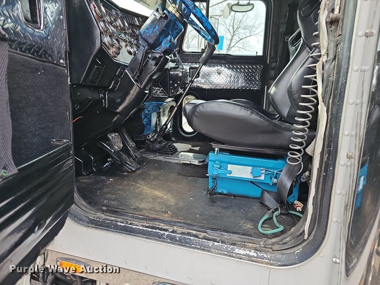 image for item EJ5952 1999 Peterbilt 379 semi truck