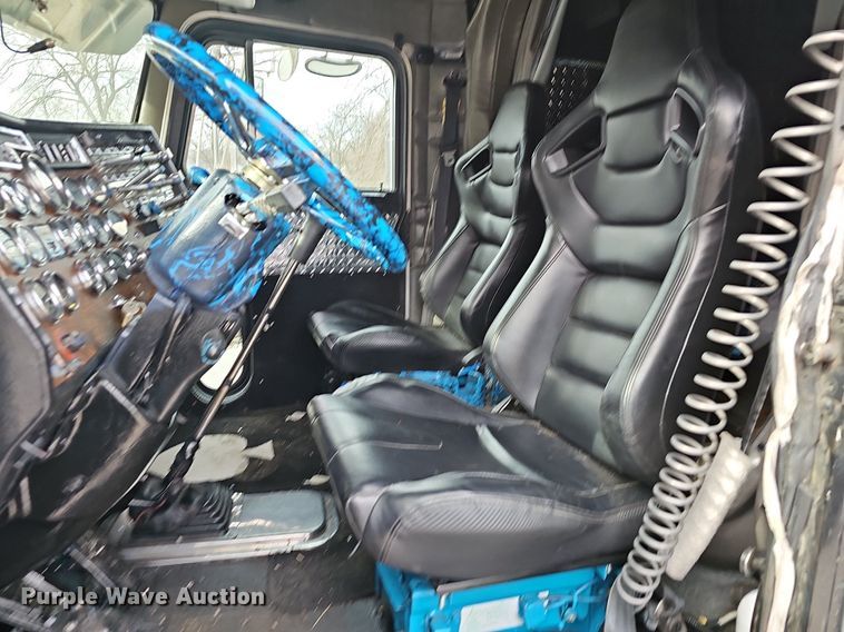 image for item EJ5952 1999 Peterbilt 379 semi truck