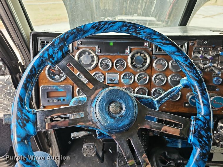 image for item EJ5952 1999 Peterbilt 379 semi truck