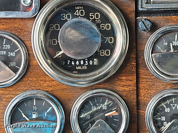 image for item EJ5952 1999 Peterbilt 379 semi truck