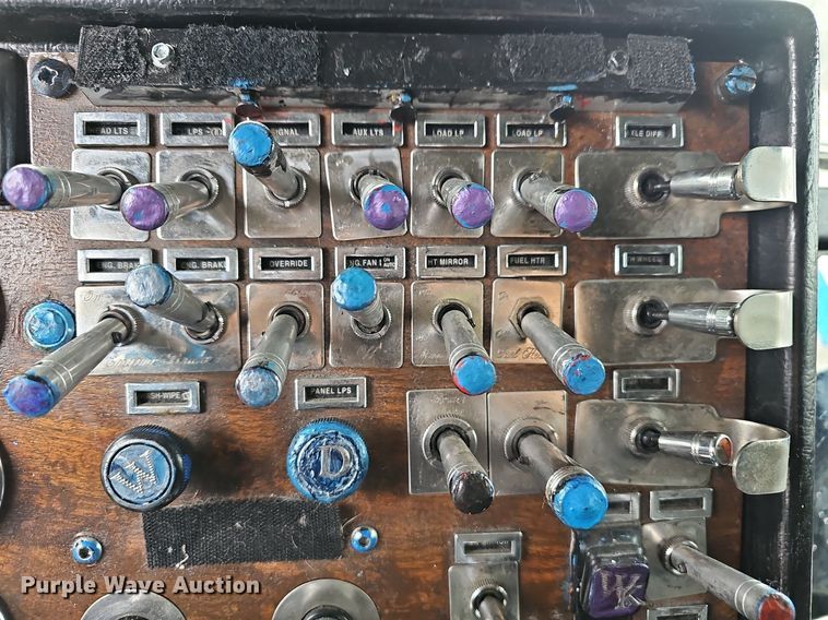 image for item EJ5952 1999 Peterbilt 379 semi truck