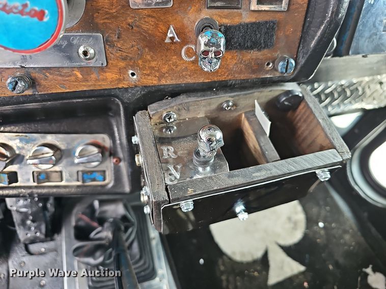 image for item EJ5952 1999 Peterbilt 379 semi truck