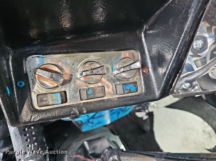 image for item EJ5952 1999 Peterbilt 379 semi truck